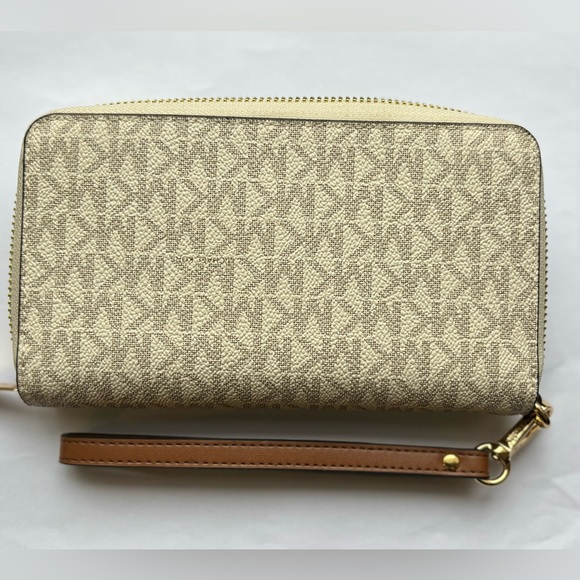 MICHAEL KORS_ Large Logo and Leather Wristlet - Picture 8 of 9